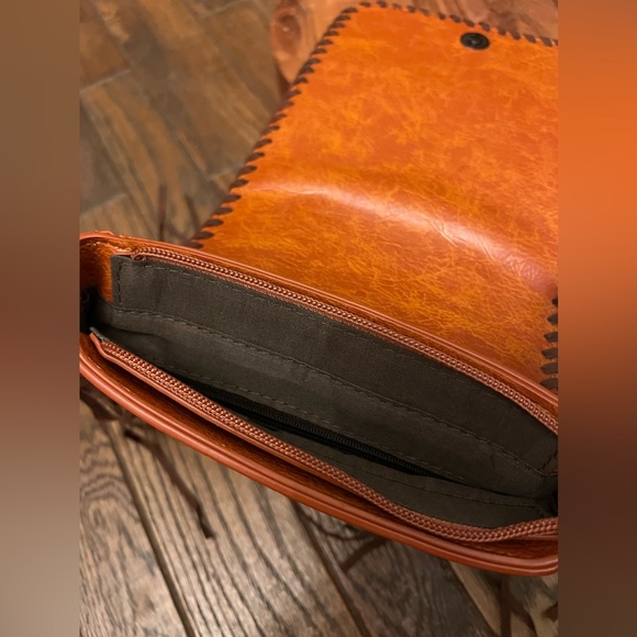 Western boho fringe tapestry crossbody - Picture 3 of 6